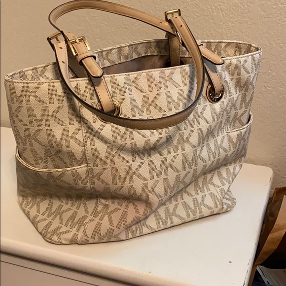 Michael Kors Logo Tote - Picture 3 of 4